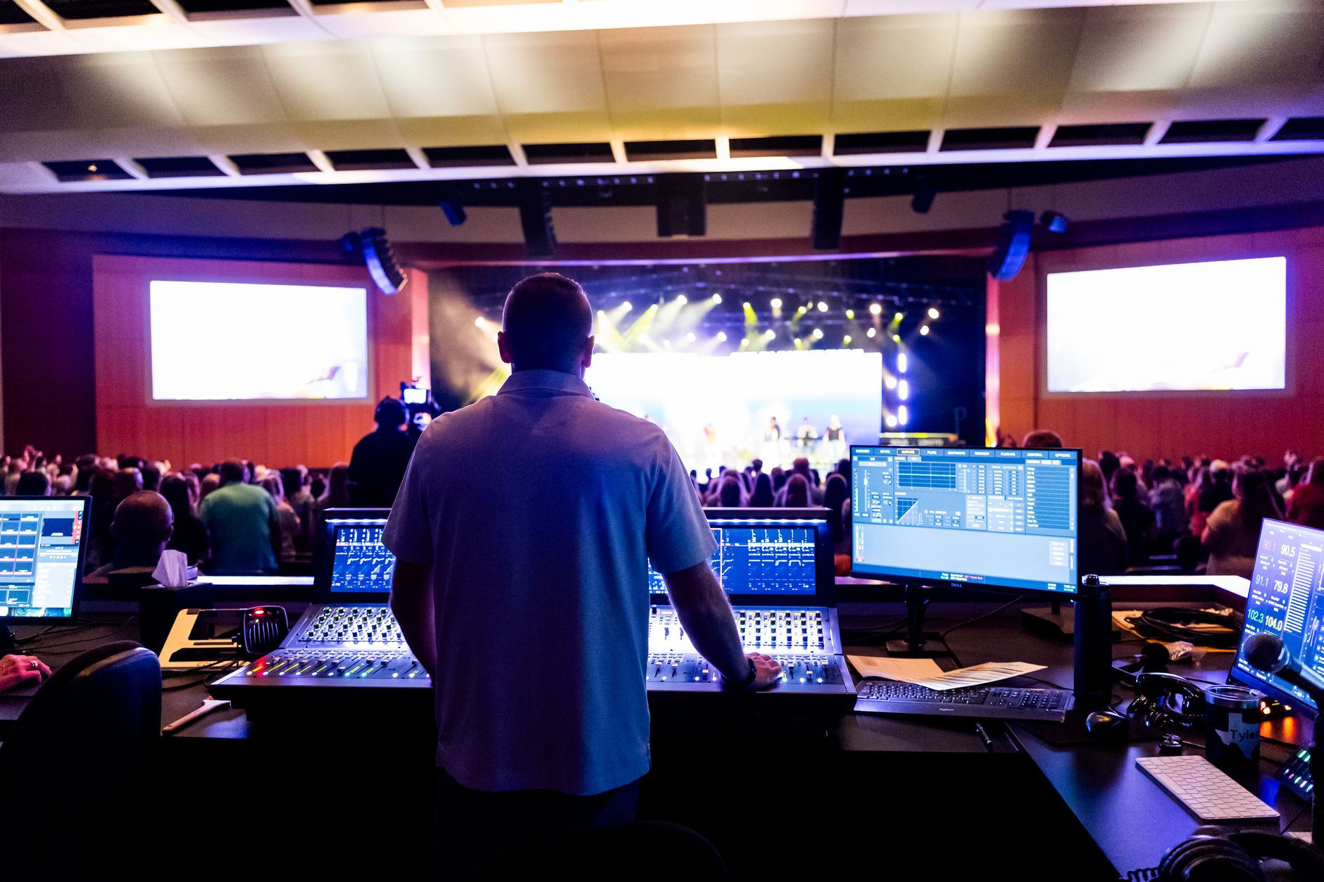 Live event sound engineer